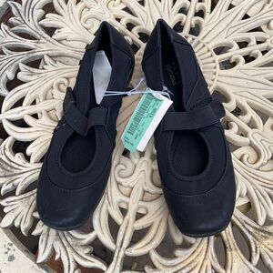 Basic Editions shoes sz. 7 NWT